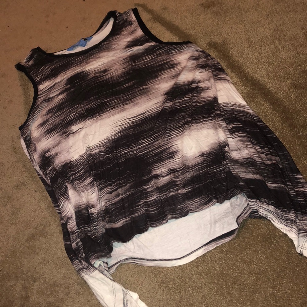 🛍 Black, Grey, & White Sleeveless Top 🖤